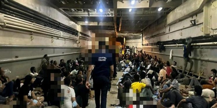 Ηράκλειο: Αντιδρούν στον απόπλου του αρματαγωγού με τους μετανάστες οι αστυνομικοί