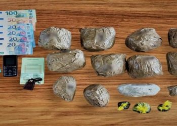 Χειροπέδες σε ντελιβερά που εκτός από τις παραγγελίες παρέδιδε και… ναρκωτικά – ΦΩΤΟ