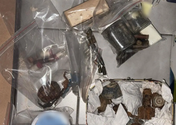 Συναγερμός στην ΕΛΑΣ: Βρέθηκαν όπλα και πυρομαχικά σε κάδο στην Καισαριανή – ΦΩΤΟ