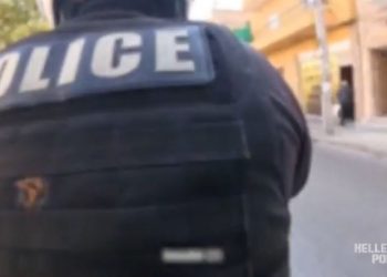 Αστυνομικοί της ΔΙΑΣ άνοιξαν τον δρόμο για να φτάσει μια ετοιμόγεννη στο νοσοκομείο – ΒΙΝΤΕΟ