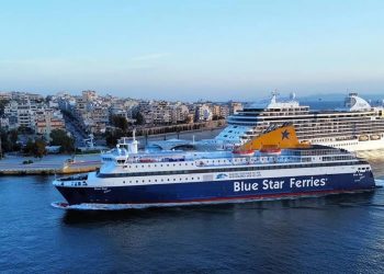 Blue Star Χίος: Νεκρός ο 20χρονος ναυτικός που πιάστηκε σε γκαραζόπορτα – 24ωρη απεργία στο πλοίο – ΒΙΝΤΕΟ