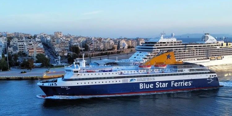 Blue Star Χίος: Νεκρός ο 20χρονος ναυτικός που πιάστηκε σε γκαραζόπορτα – 24ωρη απεργία στο πλοίο – ΒΙΝΤΕΟ