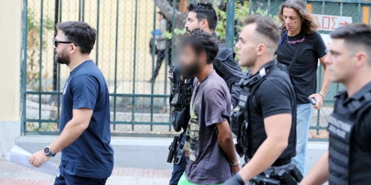 Σεξουαλικές επιθέσεις στο Αιγάλεω: Στη φυλακή ο 32χρονος – Ομολόγησε άλλα τα έριξε στο… χτυπημένο του κεφάλι – ΒΙΝΤΕΟ