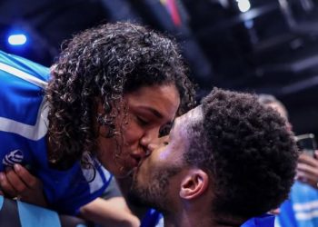 Η ΕΛΑΣ επικοινώνησε με την οικογένεια του Γιάννη Αντετοκούνμπο για τα απειλητικά μηνύματα που δέχτηκε η σύζυγός του