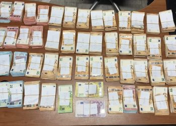 Έκρυβε 237.435 ευρώ σε… σακούλες σκουπιδιών – Συνελήφθη καταστηματάρχης με λαθραία ηλεκτρονικά τσιγάρα – ΦΩΤΟ