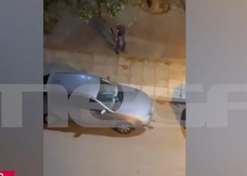 ΒΙΝΤΕΟ ΝΤΟΚΟΥΜΕΝΤΟ από τη στιγμή που ένοπλος απείλησε με καραμπίνα νεαρούς σε πάρκο στη Θεσσαλονίκη – ΦΩΤΟ