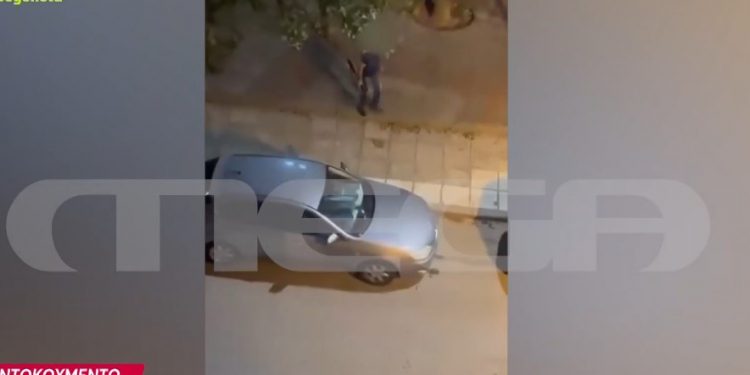 ΒΙΝΤΕΟ ΝΤΟΚΟΥΜΕΝΤΟ από τη στιγμή που ένοπλος απείλησε με καραμπίνα νεαρούς σε πάρκο στη Θεσσαλονίκη – ΦΩΤΟ