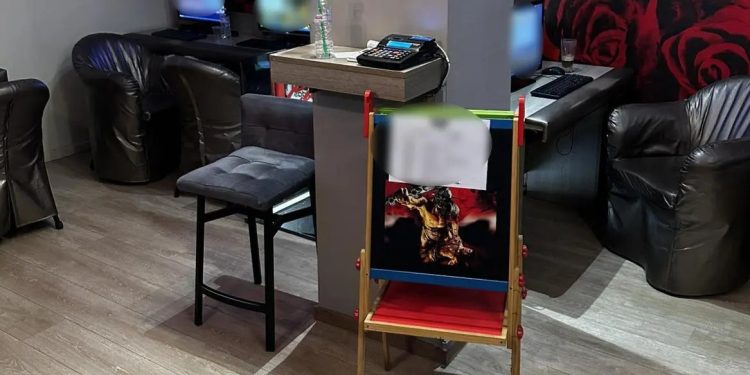 Θεσσαλονίκη: Η ΕΛΑΣ εντόπισε «ναό» παράνομου τζόγου με ειδικότητα στα «φρουτάκια» – 12 συλλήψεις – ΦΩΤΟ