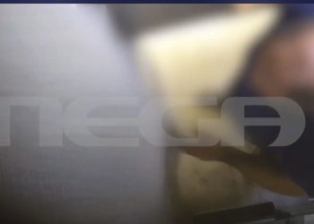 Η κάμερα  …τσάκωσε τον υπάλληλο να αρπάζει χρήματα της εταιρείας – ΒΙΝΤΕΟ – ΦΩΤΟ