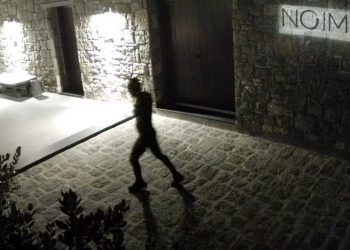ΒΙΝΤΕΟ ΝΤΟΚΟΥΜΕΝΤΟ: Καρέ καρέ η δράση του κλέφτη που «ξάφριζε» πολυτελή δωμάτια και σουίτες στη Μύκονο – ΦΩΤΟ