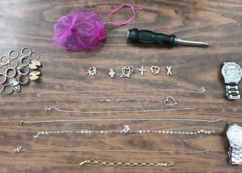 Συνελήφθη 40χρονος διαρρήκτης που μπούκαρε σε οικίες στο Ίλιον – ΦΩΤΟ