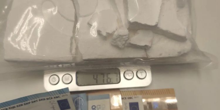 Πατησίων: 17χρονος έκρυβε στην σέλα της μοτοσυκλέτας του σχεδόν μισό κιλό κοκαΐνης – ΦΩΤΟ