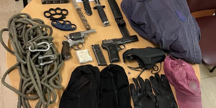 Συνελήφθη στην Κυψέλη 59χρονος που πυροβόλησε υπάλληλο καθαριότητας στη Γκύζη – Είχε μίνι οπλοστάσιο  ΦΩΤΟ