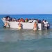 Βίντεο: Λουόμενοι στη Γαύδο σπρώχνουν στα ανοιχτά βάρκα με μετανάστες – ΦΩΤΟ