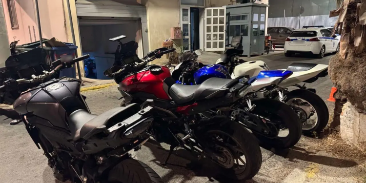 Αττική: Γκάζια στο «φουλ» σε κεντρικούς δρόμους – Τέσσερις συλλήψεις – ΦΩΤΟ