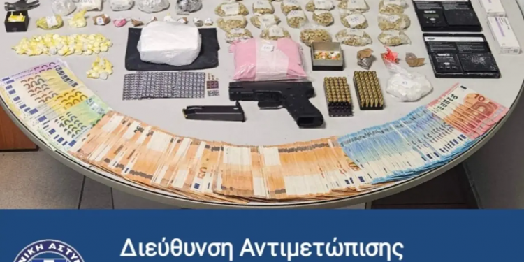 Στα δίχτυα των αρχών 47χρονος στη Θεσσαλονίκη για κατοχή ναρκωτικών και όπλων – ΒΙΝΤΕΟ – ΦΩΤΟ  