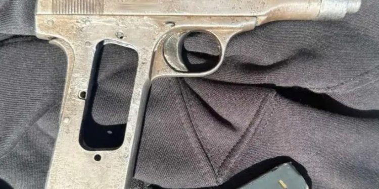 Μεταμόρφωση: Αμεσοδρασίτες συνέλαβαν 35χρονο που έκρυβε σε πορτμπαγκάζ όπλο με γεμιστήρα – ΦΩΤΟ