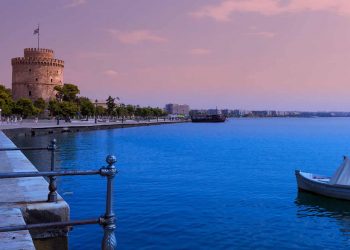 Σορός νεαρού άνδρα εντοπίστηκε στα νερά του Θερμαϊκού