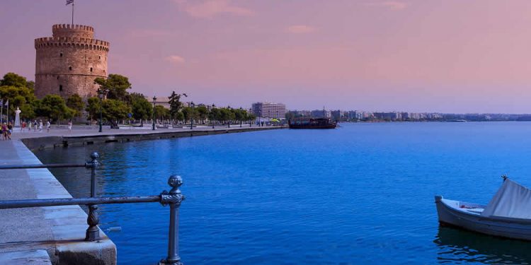 Σορός νεαρού άνδρα εντοπίστηκε στα νερά του Θερμαϊκού