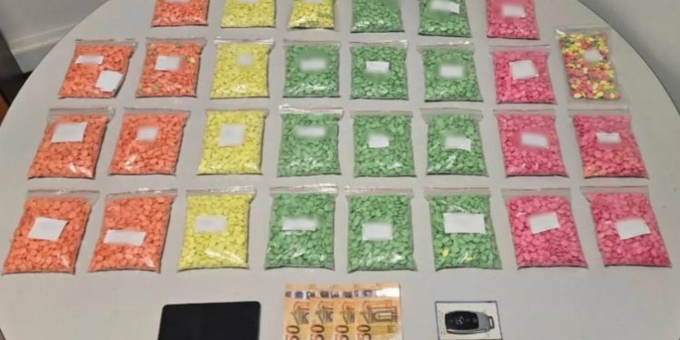 Συνελήφθη Τούρκος που θα έσπρωχνε στις πιάτσες της Θεσσαλονίκης σχεδόν 15.000 χάπια ecstasy – ΦΩΤΟ