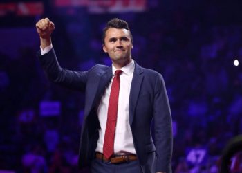 Τσάρλι Κερκ: Σοκ από την δολοφονία του υποστηρικτή του Τραμπ – Άφαντος ο δράστης – Τι ζήτησε το FBI – ΒΙΝΤΕΟ