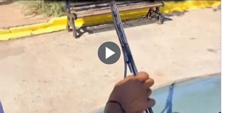 Λιμάνι Αρκίτσας: «Μάστιγα» πλέον η γνωστή απάτη των ρομά με τους υαλοκαθαριστήρες – ΒΙΝΤΕΟ