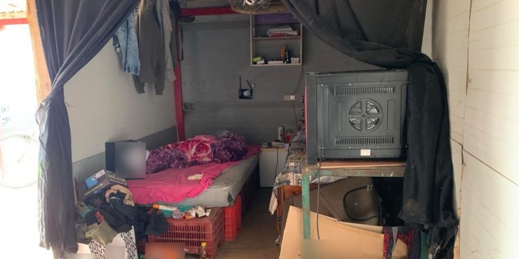 ΒΙΝΤΕΟ και ΦΩΤΟ από την επιχείρηση της ΕΛΑΣ για την εγκληματική οργάνωση που εκμεταλλευόταν εργασιακά αλλοδαπούς