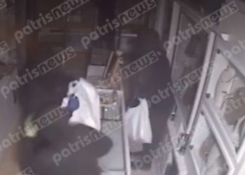 ΒΙΝΤΕΟ ΝΤΟΚΟΥΜΕΝΤΟ: Η στιγμή που κλέφτες αδειάζουν κοσμηματοπωλείο στην Αμαλιάδα