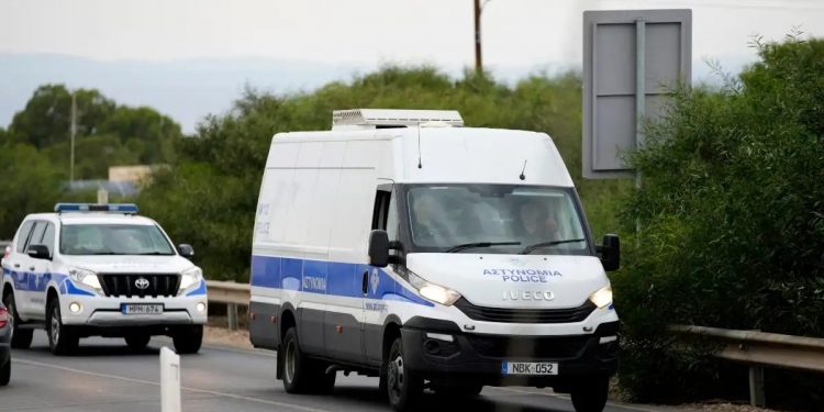 Γκάφα ολκής από την Αστυνομία στην Κύπρο: Μετέφεραν σε κλούβα με κρατούμενους έναν… πολίτη