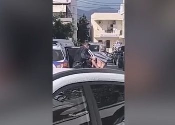 Αστυνομικός εκτός υπηρεσίας έσωσε γυναίκα από την επίθεση του συζύγου της – Τι αποκαλύπτει ο ίδιος – ΒΙΝΤΕΟ