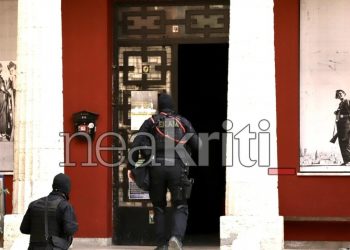 Ηράκλειο: Έφοδος της ΕΛΑΣ στην κατάληψη του «Ευαγγελισμού» – 6 προσαγωγές για την επίθεση στον Βορίδη – ΒΙΝΤΕΟ – ΦΩΤΟ