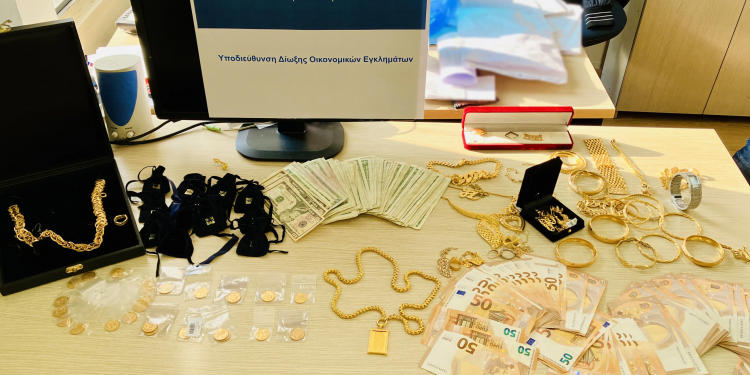 Αττική: Εξαρθρώθηκε σπείρα που, με βιτρίνα βιοτεχνίες ενδυμάτων έκλεβε το δημόσιο – ΒΙΝΤΕΟ – ΦΩΤΟ