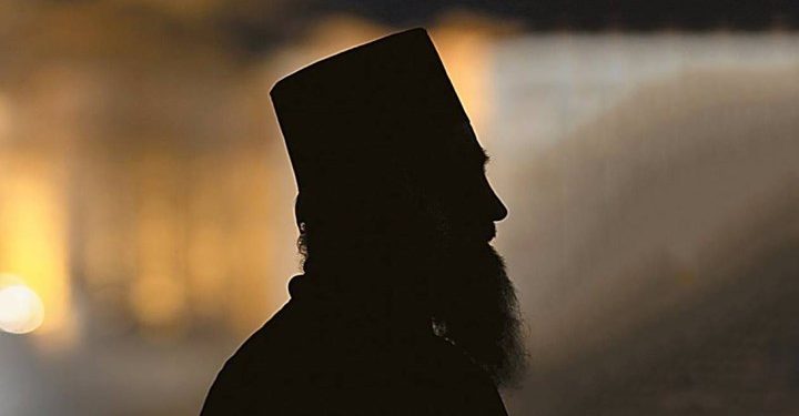 Ιερέας απέσπασε 259.000 ευρώ από ηλικιωμένο – Ανακαίνισε το σπίτι του με τα λεφτά της απάτης