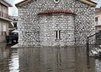 «Άνοιξαν οι ουρανοί» και έριξαν νερό ενός μήνα στην Αττική – Πού θα κινηθεί η κακοκαιρία τις επόμενες ώρες – ΒΙΝΤΕΟ – ΦΩΤΟ