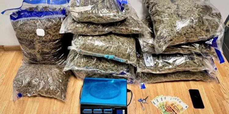 Συνελήφθη 31χρονος που θα «έσπρωχνε» 34 κιλά κάνναβη στις πιάτσες της Αθήνας – ΦΩΤΟ