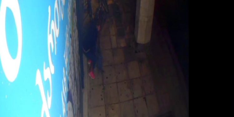 BINTEO NTOKOYMENTO από τη στιγμή των πυροβολισμών στον νεαρό στην πλατεία Αγίου Κωνσταντίνου – ΦΩΤΟ