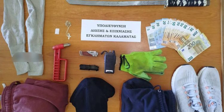Η «συμμορία των 6» είχε «ρημάξει» τα σπίτια στην Καλαμάτα: Συνελήφθη 39χρονος με σπαθί Κατάνα και σουγιά – ΦΩΤΟ