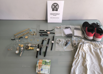 Πειραιάς: Πιάστηκαν οι «μπουκαδόροι» που είχαν ρημάξει σπίτια στην Αττική – ΦΩΤΟ