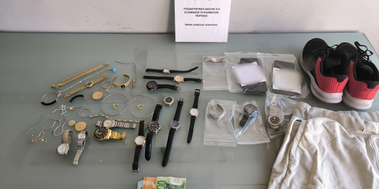 Πειραιάς: Πιάστηκαν οι «μπουκαδόροι» που είχαν ρημάξει σπίτια στην Αττική – ΦΩΤΟ