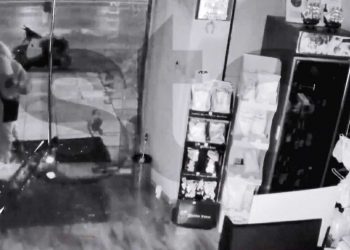 ΒΙΝΤΕΟ ΝΤΟΚΟΥΜΕΝΤΟ: Νεαροί ληστές με βαριοπούλες «άνοιξαν» 16 επιχειρήσεις στη Λάρισα γκρεμίζοντας τζαμαρίες