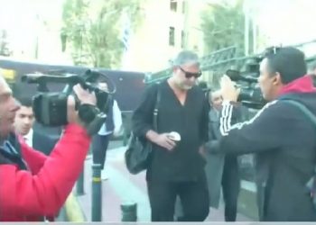 Στην Ευελπίδων ο Μπισμπίκης για το τροχαίο στη Φιλοθέη – Αμίλητος στα δικαστήρια – BINTEO