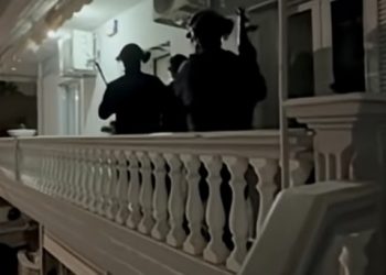 ΒΙΝΤΕΟ ΝΤΟΚΟΥΜΕΝΤΟ από έφοδο της ΕΛΑΣ στη Δυτική Αττική – Συνελήφθησαν μέλη σπείρας που εξαπατούσε ηλικιωμένους – ΦΩΤΟ