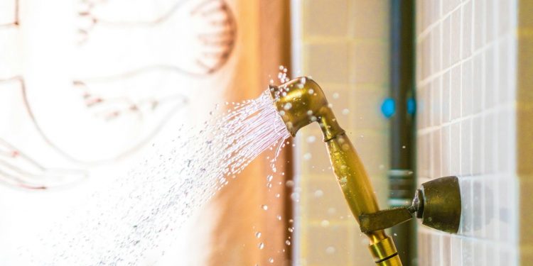 Φριχτός θάνατος βετεράνου πεζοναύτη – «Έβρασε ζωντανός» σε ντουζιέρα ξενοδοχείου – ΒΙΝΤΕΟ