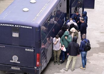 ΟΠΕΚΕΠΕ: Απολογούνται στον Ευρωπαίο ανακριτή οι πρώτοι 12 κατηγορούμενοι – Στο νοσοκομείο έγκυος κατηγορούμενη – ΒΙΝΤΕΟ