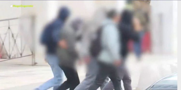 ΟΠΕΚΕΠΕ: Ελεύθεροι με περιοριστικούς όρους οι 11 πρώτοι συλληφθέντες – ΒΙΝΤΕΟ