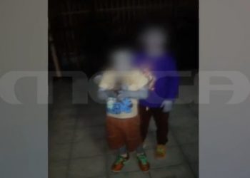 Περιστέρι: Αυτός είναι ο 48χρονος που συνελήφθη γιατί πόζαρε με όπλα στα social media μαζί με το παιδί του – ΒΙΝΤΕΟ