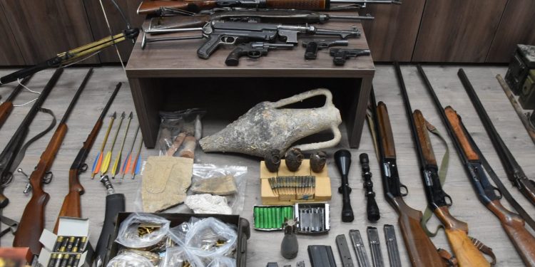 Ρέθυμνο: Με μίνι οπλοστάσιο στο σπίτι του συνελήφθη 77χρονος – ΦΩΤΟ