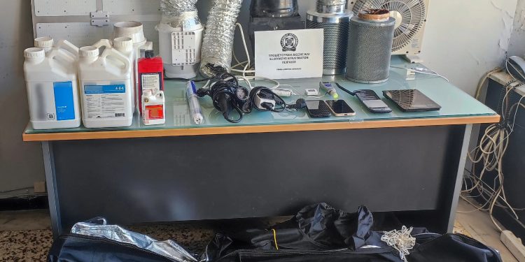 Εντοπίστηκε πλήρως εξοπλισμένο εργαστήριο καλλιέργειας κάνναβης σε σπίτι στον Πειραιά – ΦΩΤΟ
