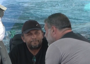 Πάνος Ρούτσι: Συνεχίζει για 19η μέρα την απεργία πείνας – Μεταφέρθηκε στο νοσοκομείο και επέστρεψε στο Σύνταγμα – Στο πλευρό του ο Μπισμπίκης – ΒΙΝΤΕΟ