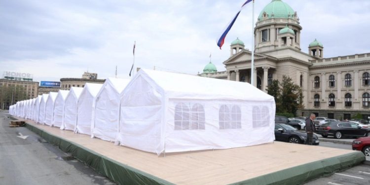 Σερβία: Ένας τραυματίας από πυροβολισμούς έξω από την Βουλή – ΒΙΝΤΕΟ – ΦΩΤΟ